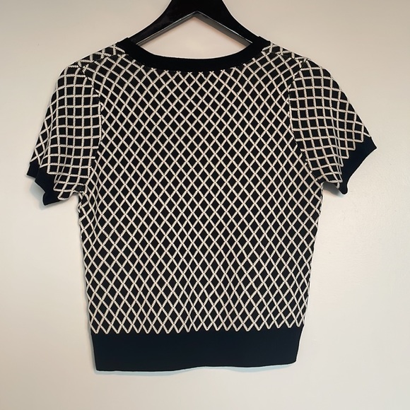 Forever 21 Diamond Patterned Top - Picture 2 of 3
